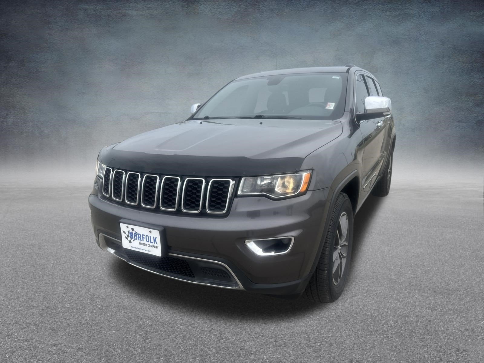 2017 Jeep Grand Cherokee Limited in Gray — front three-quarter view