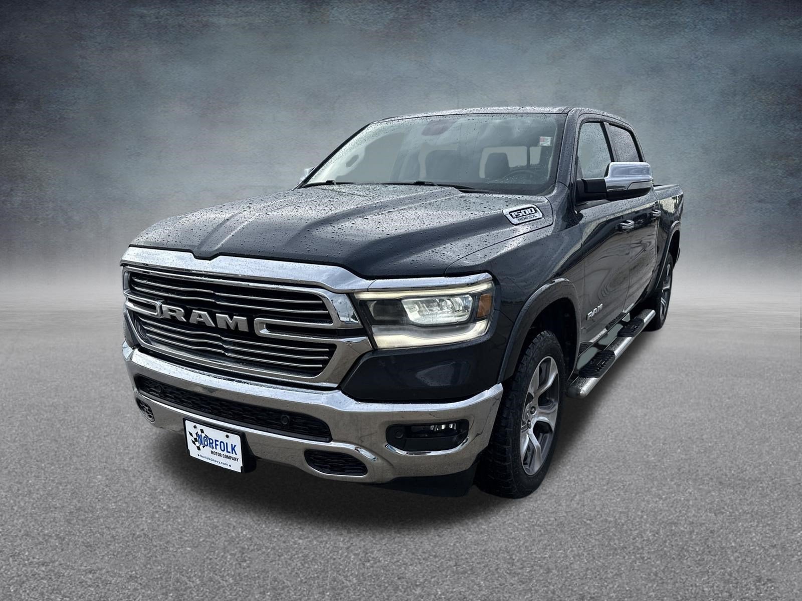 2019 RAM 1500 Laramie Crew Cab 4x4 5'7" Box in Gray — front three-quarter view