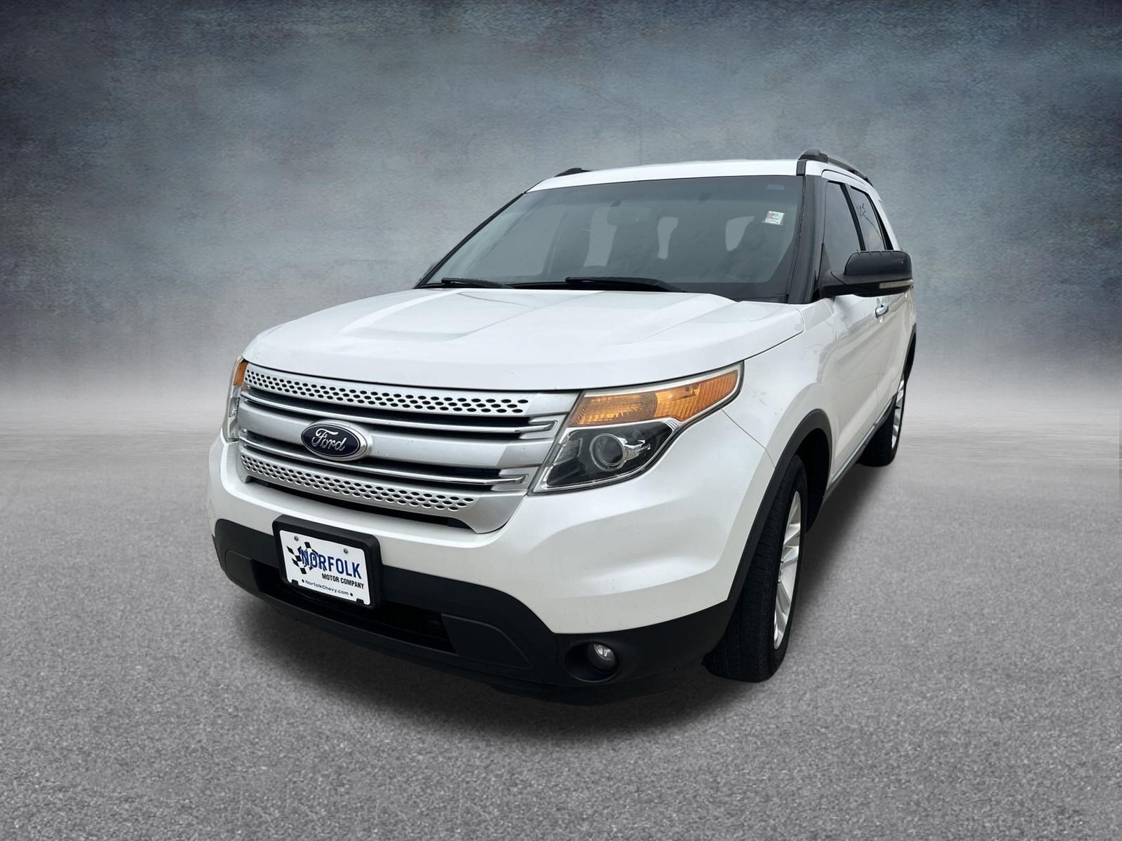 2013 Ford Explorer XLT in White — front three-quarter view