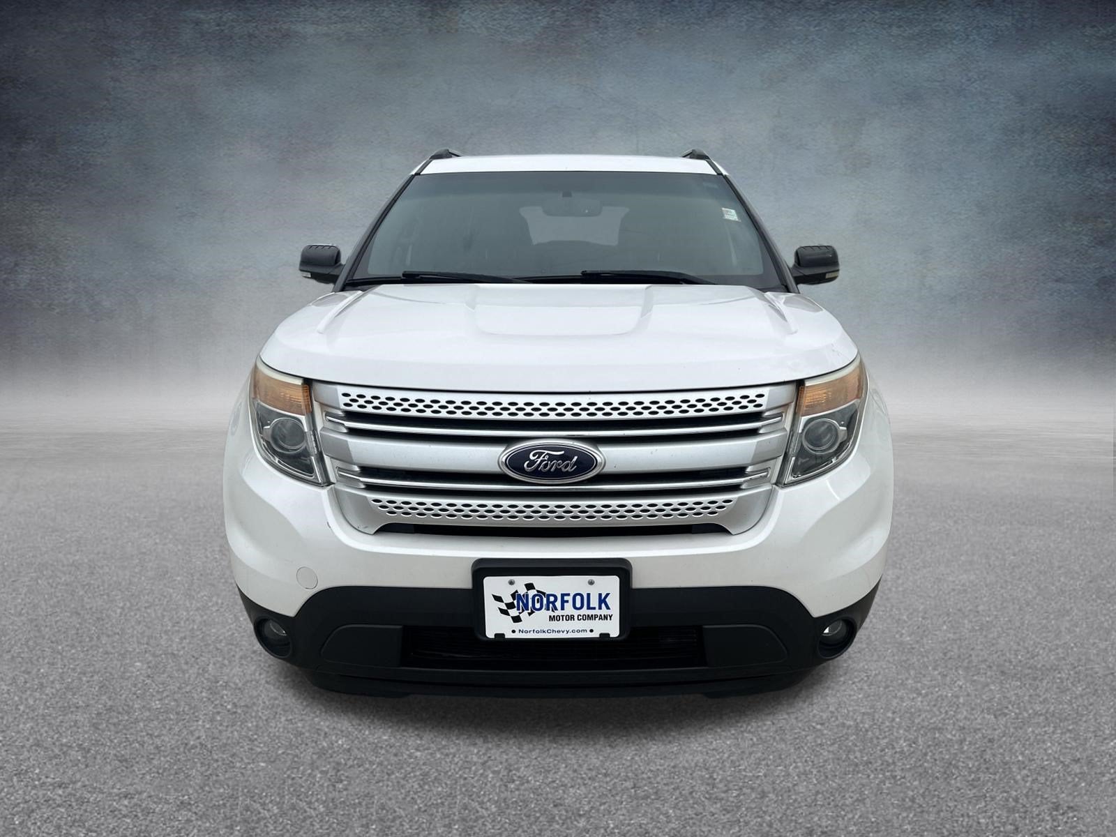 2013 Ford Explorer — side profile view