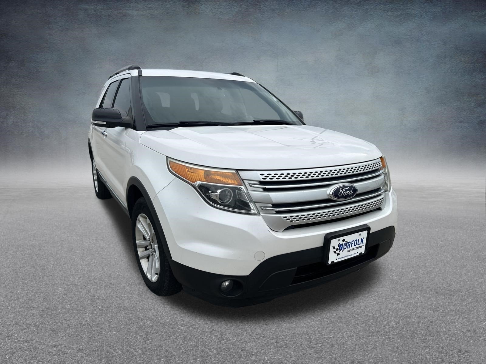 2013 Ford Explorer — rear three-quarter view