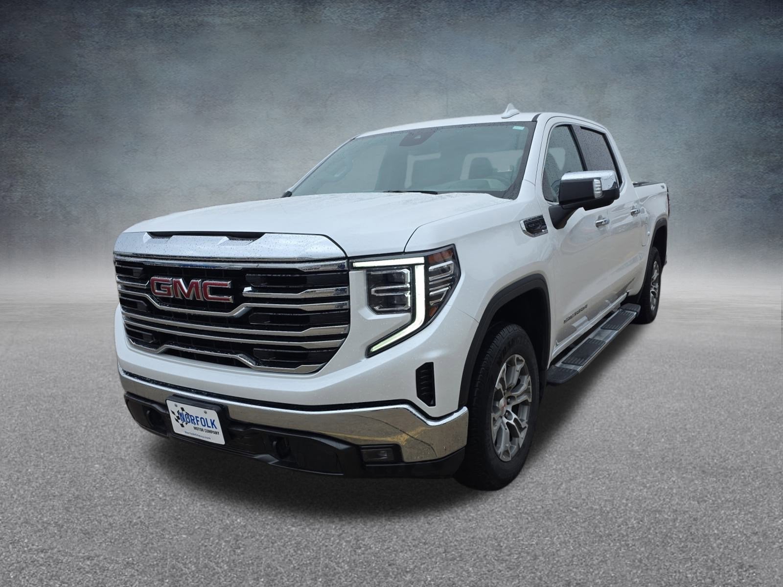 2022 GMC Sierra 1500 SLT in White Frost Tricoat — front three-quarter view